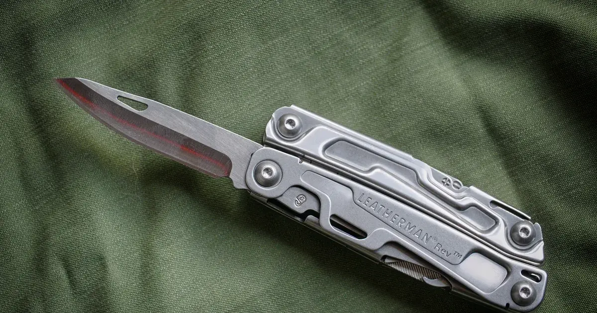 Leatherman vs Victorinox : Outil Multifonction Survie