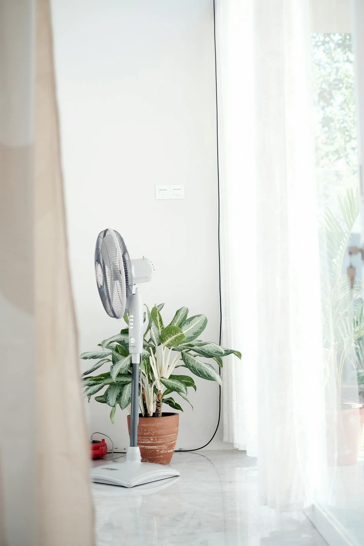 Ventilateur et store fermé pendant une vague de chaleur